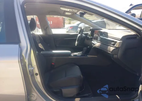 2025 Toyota Camry Le z USA, uszkodzony, nr VIN 4T1DAACK7SU122072